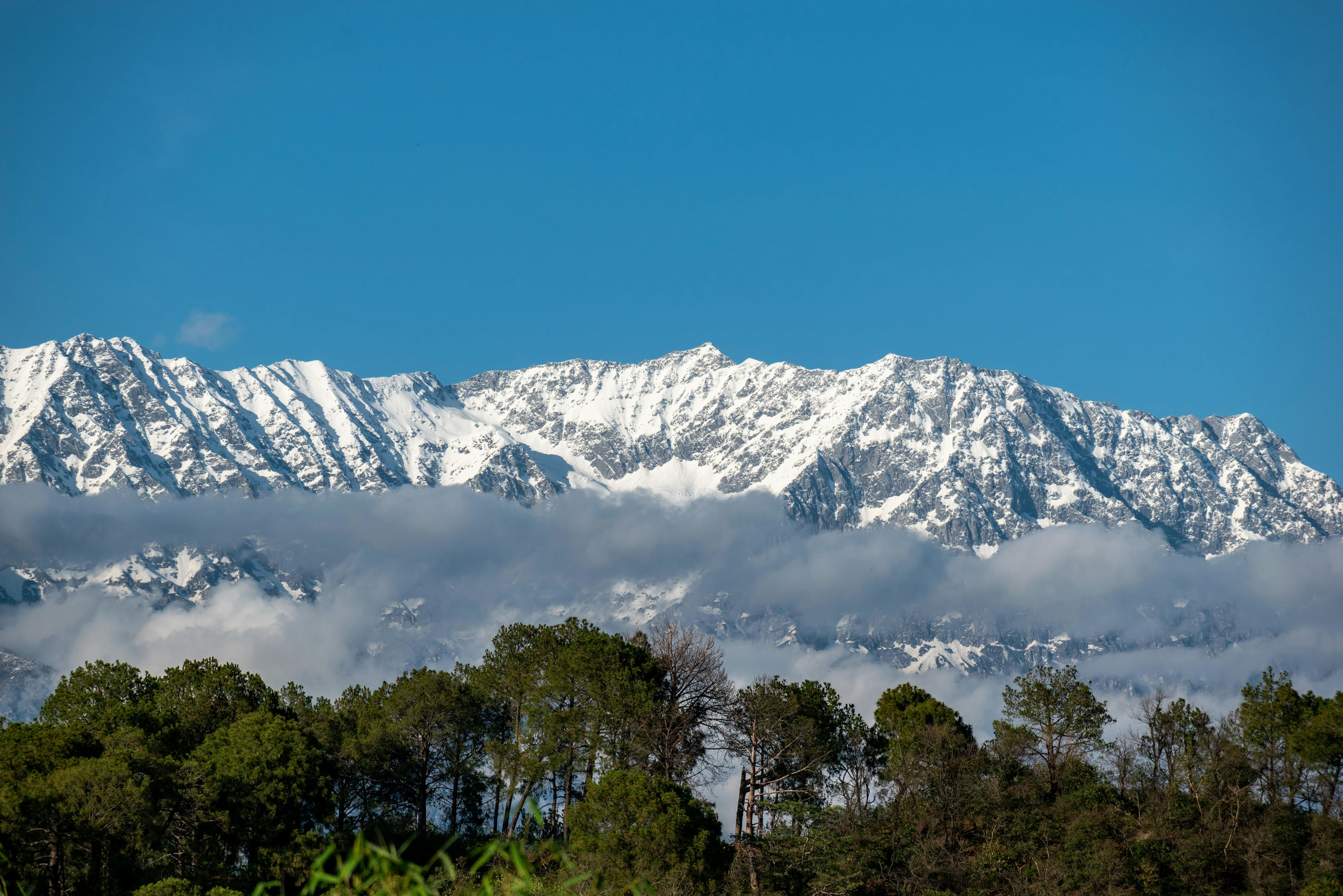 snow capped mountain range in dharamshala during daytime
