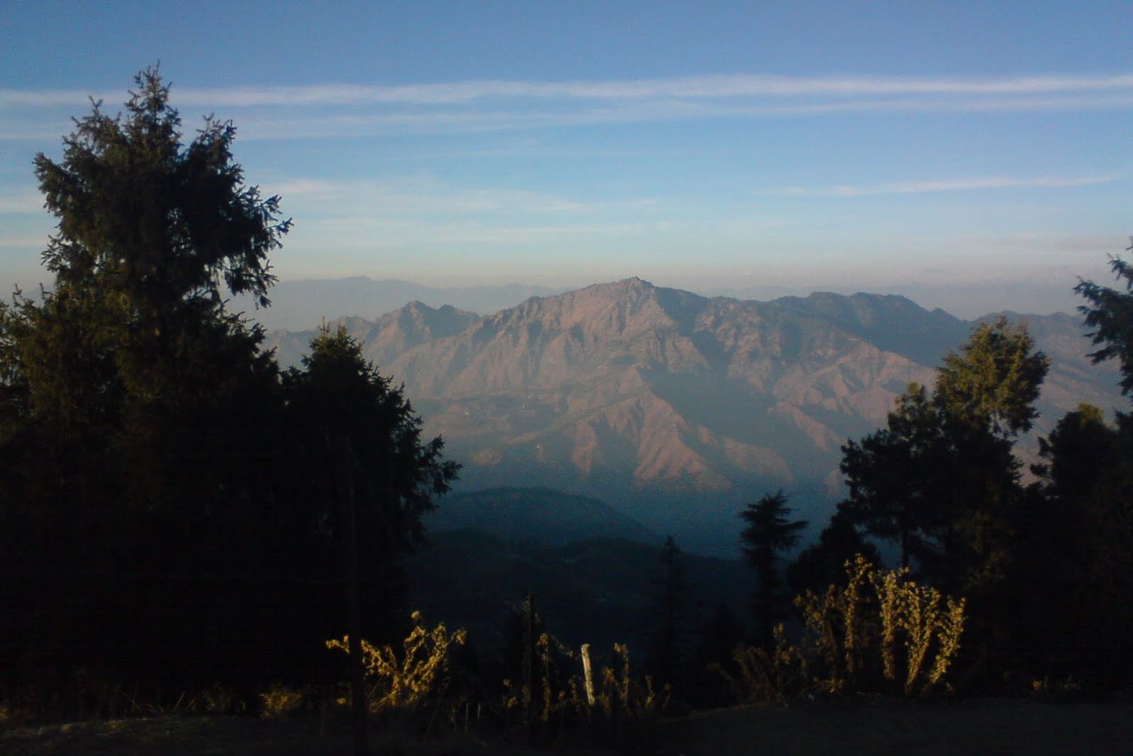brown mountain range in kufri