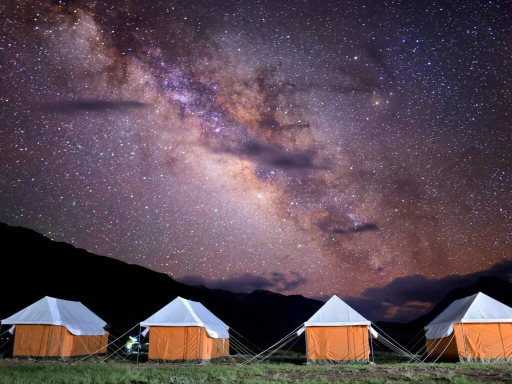 camps near chandra taal lake during night time