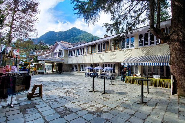 club house buliding in manali during daytime