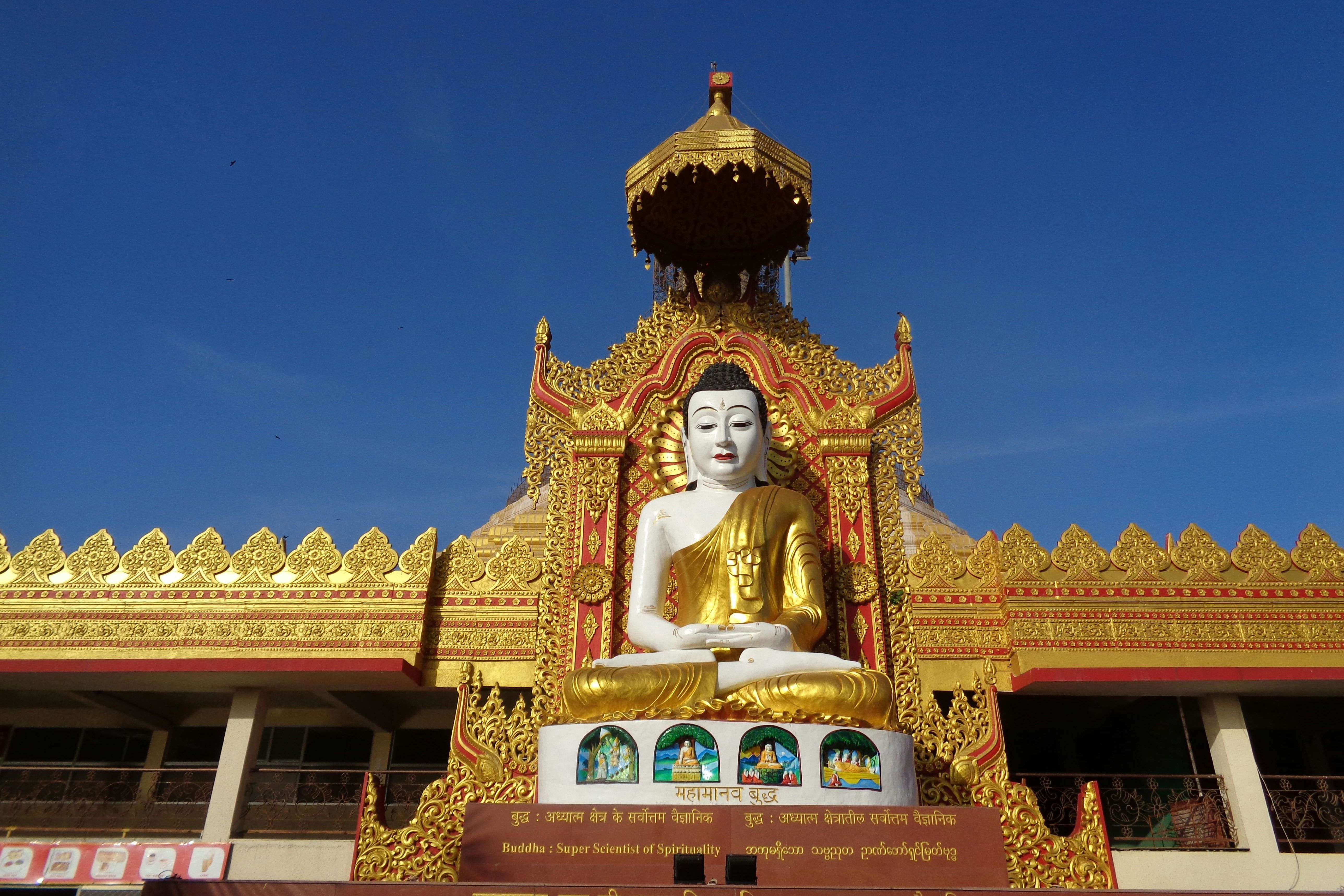 gold buddha statue