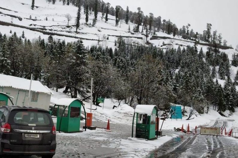 snow covered roads at gulaba near manali