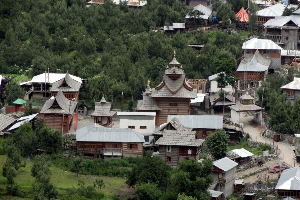 houses in batseri village surrounded by trees