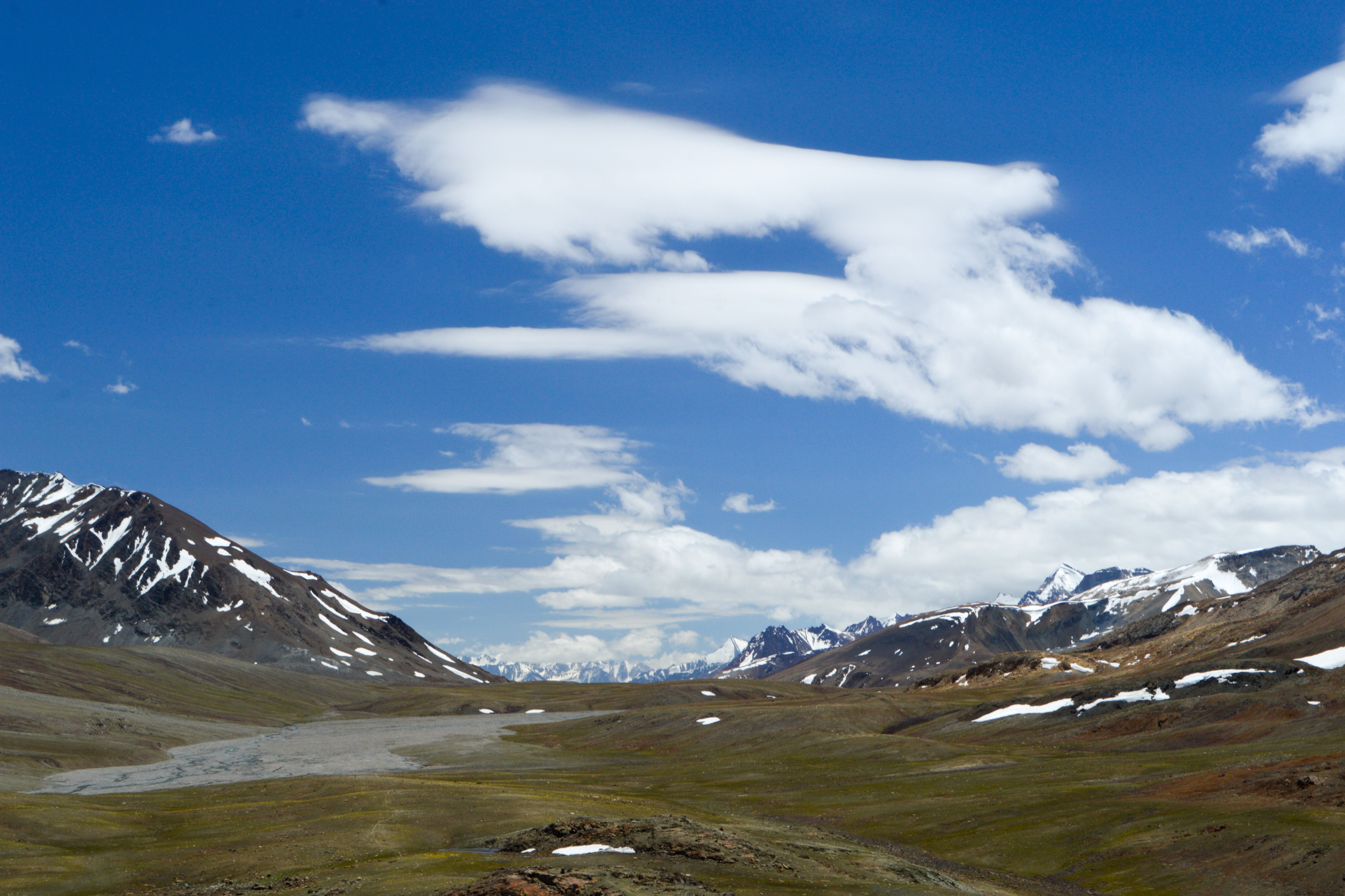 landscape near the baralacha la pass in lahaul