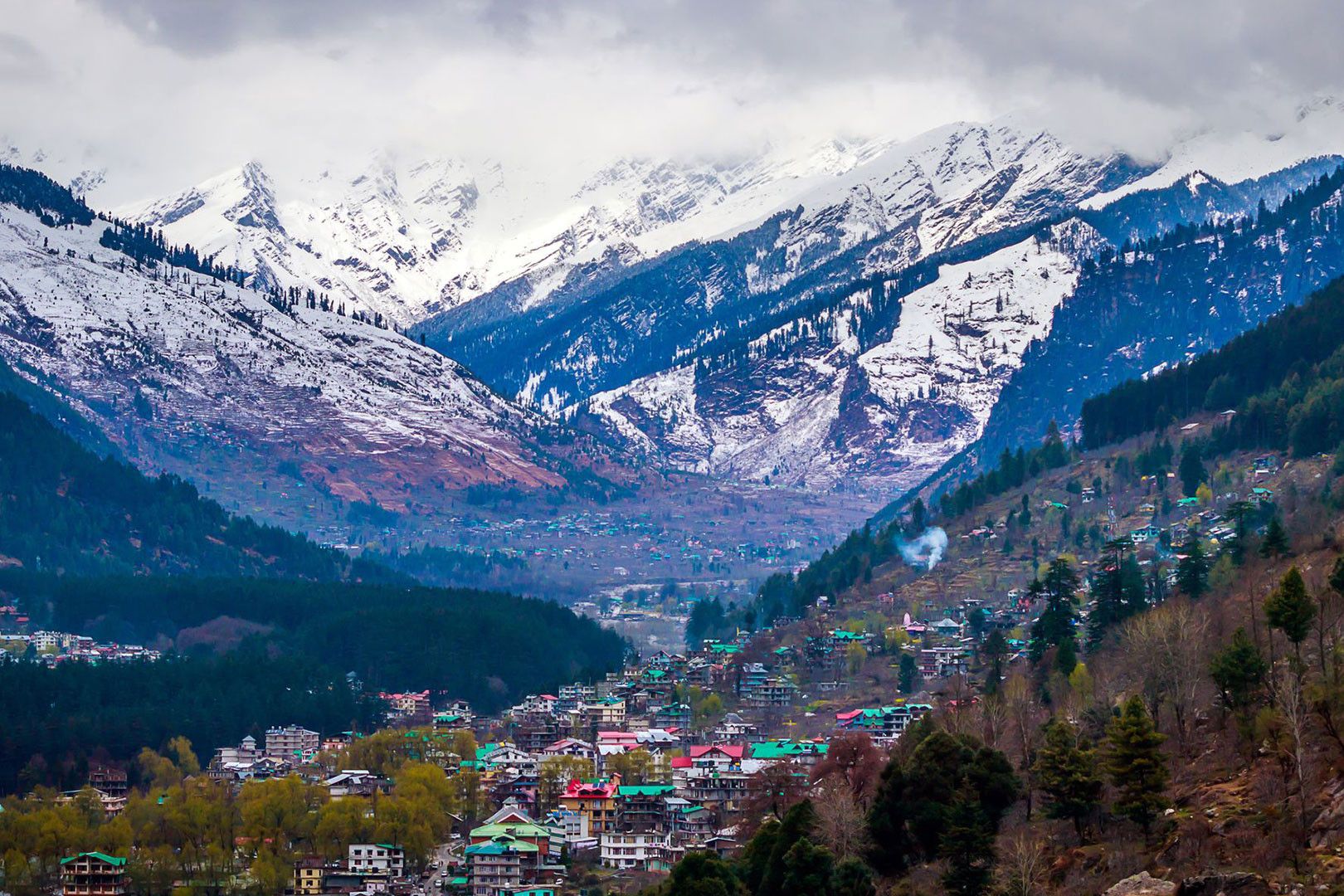 snow capped mountain in manali