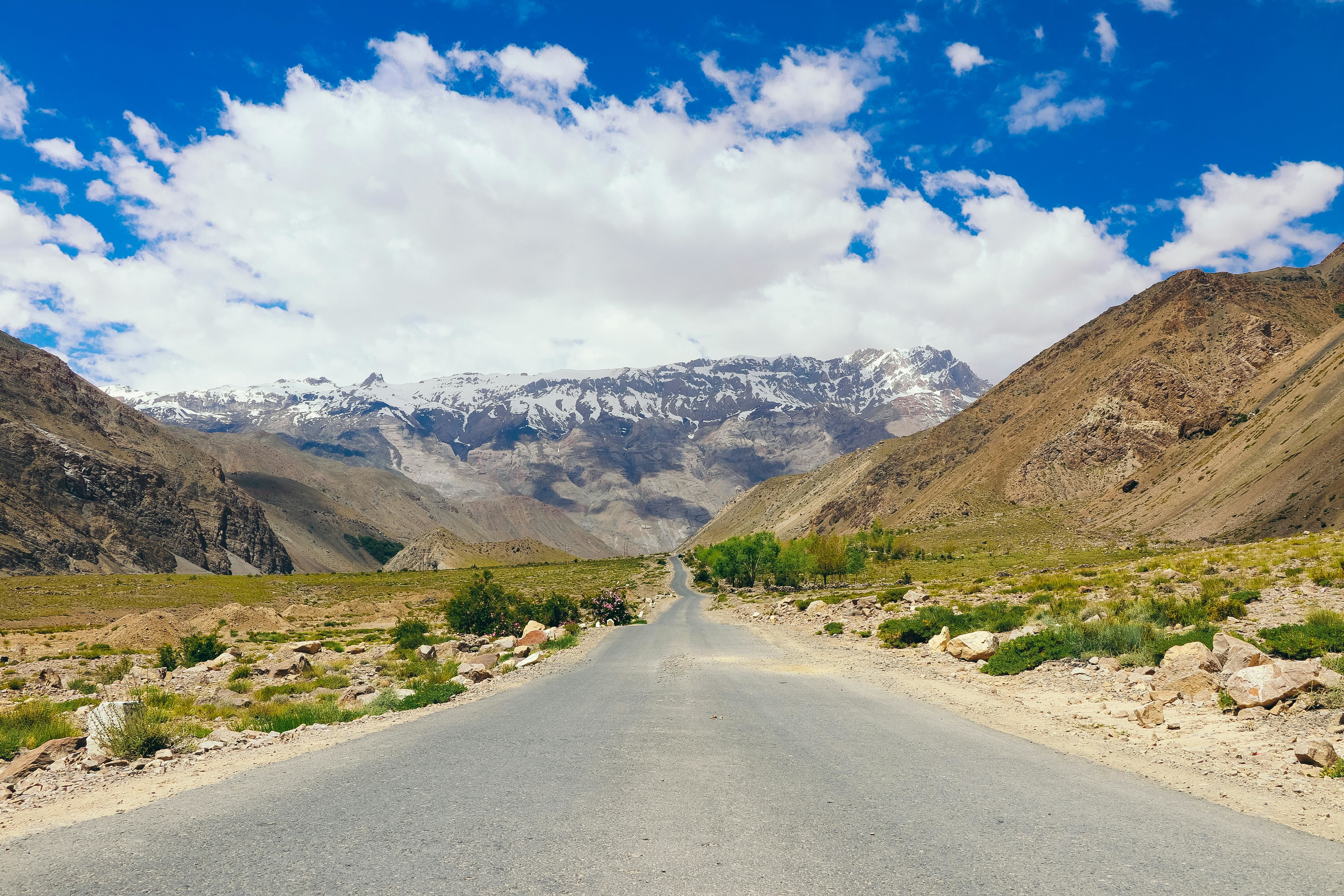 road near mountains from shimla to spiti valley