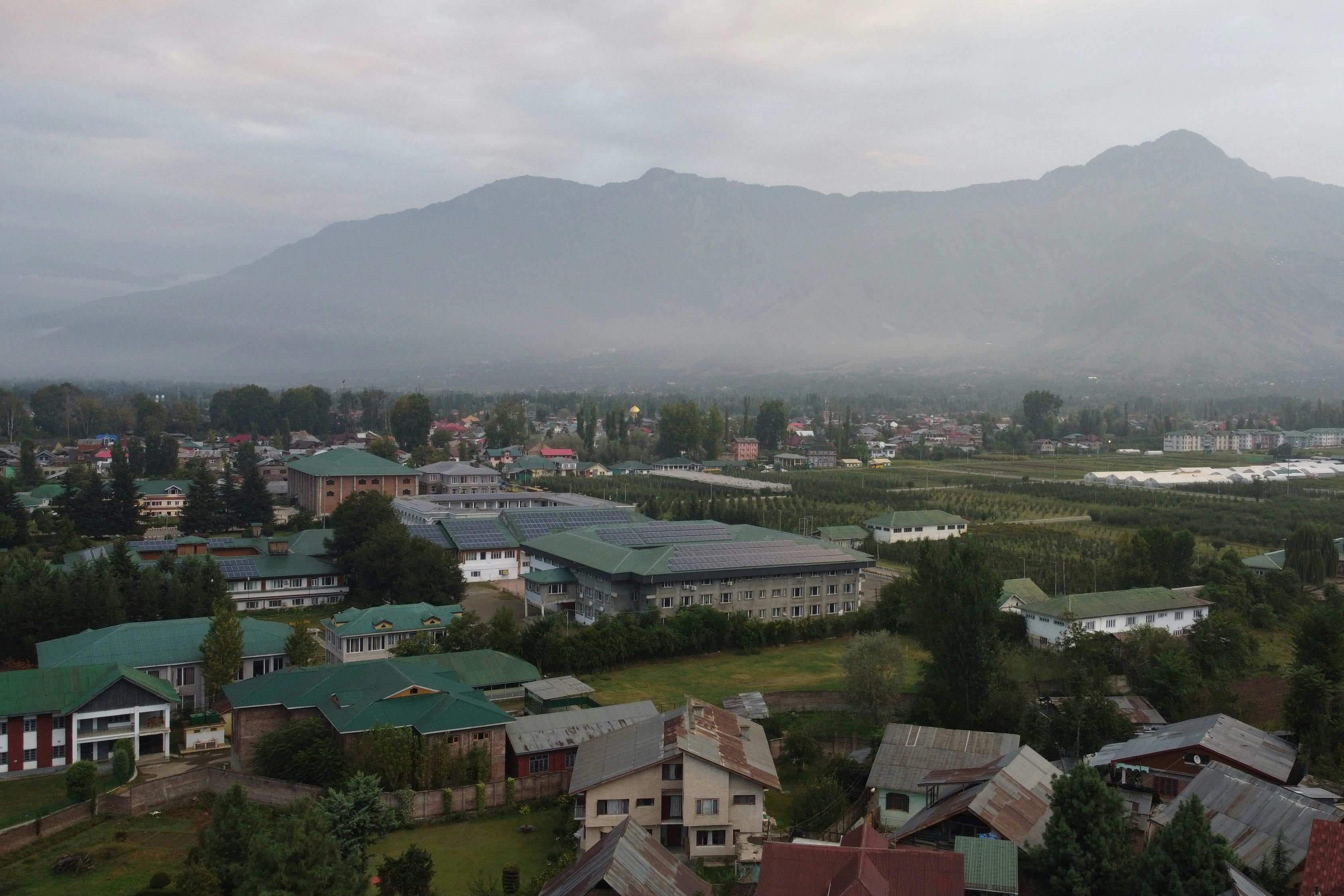scenic aerial view of srinagar with mountains in the backdrop