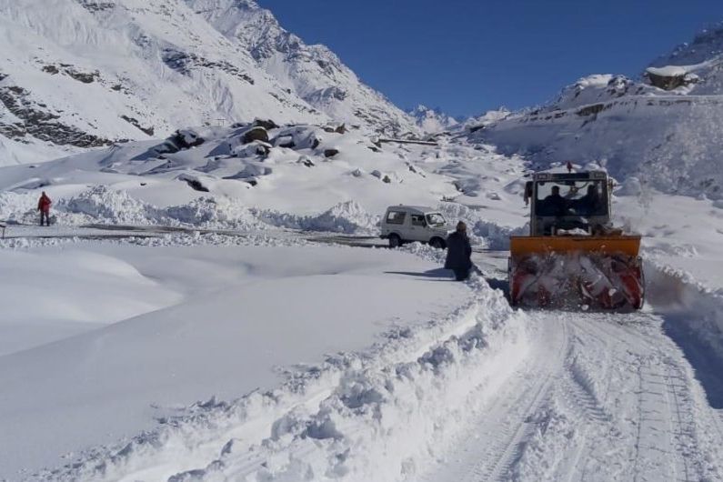 snow clearing activity near kunzum pass