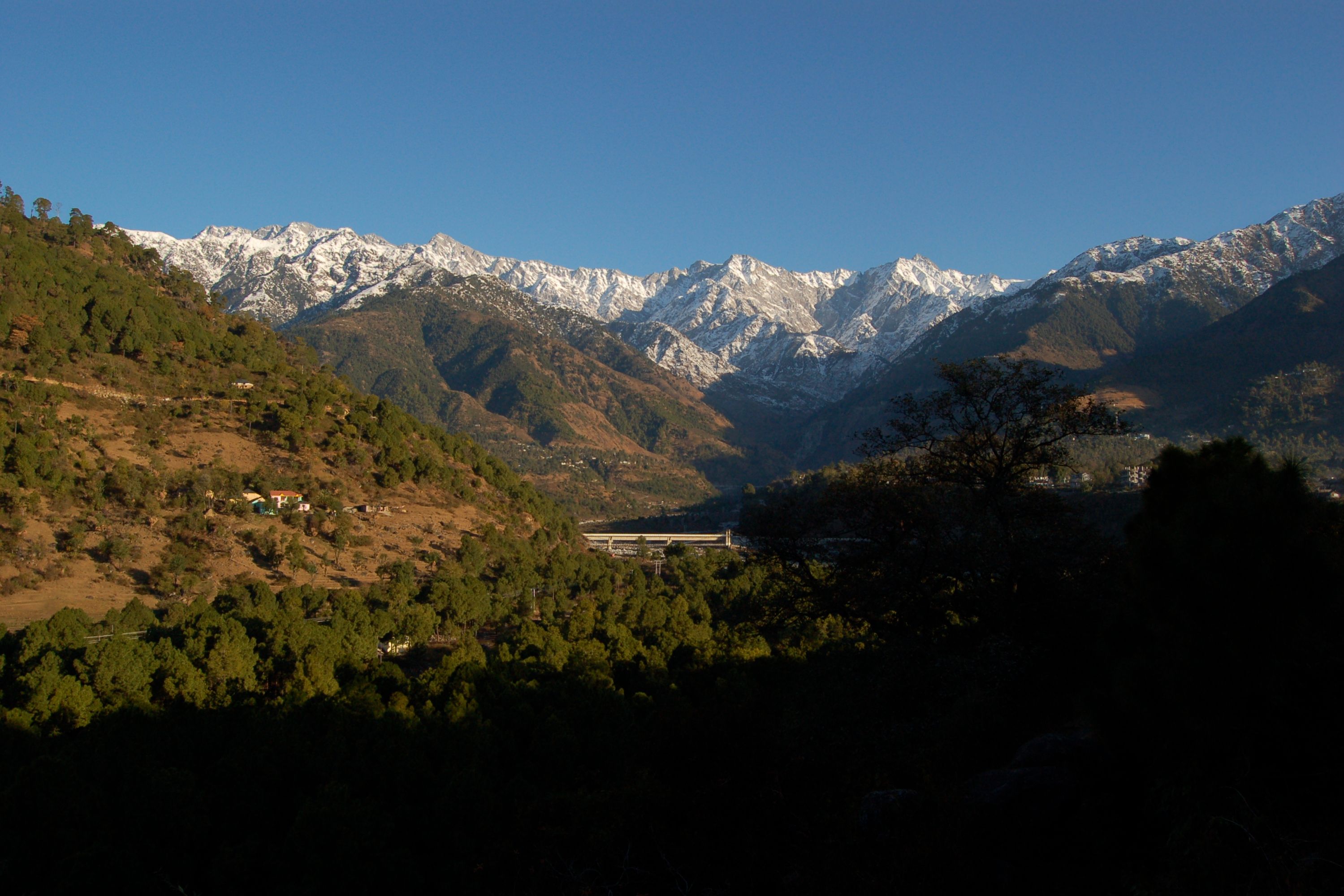 snow covered mountain range in palampur